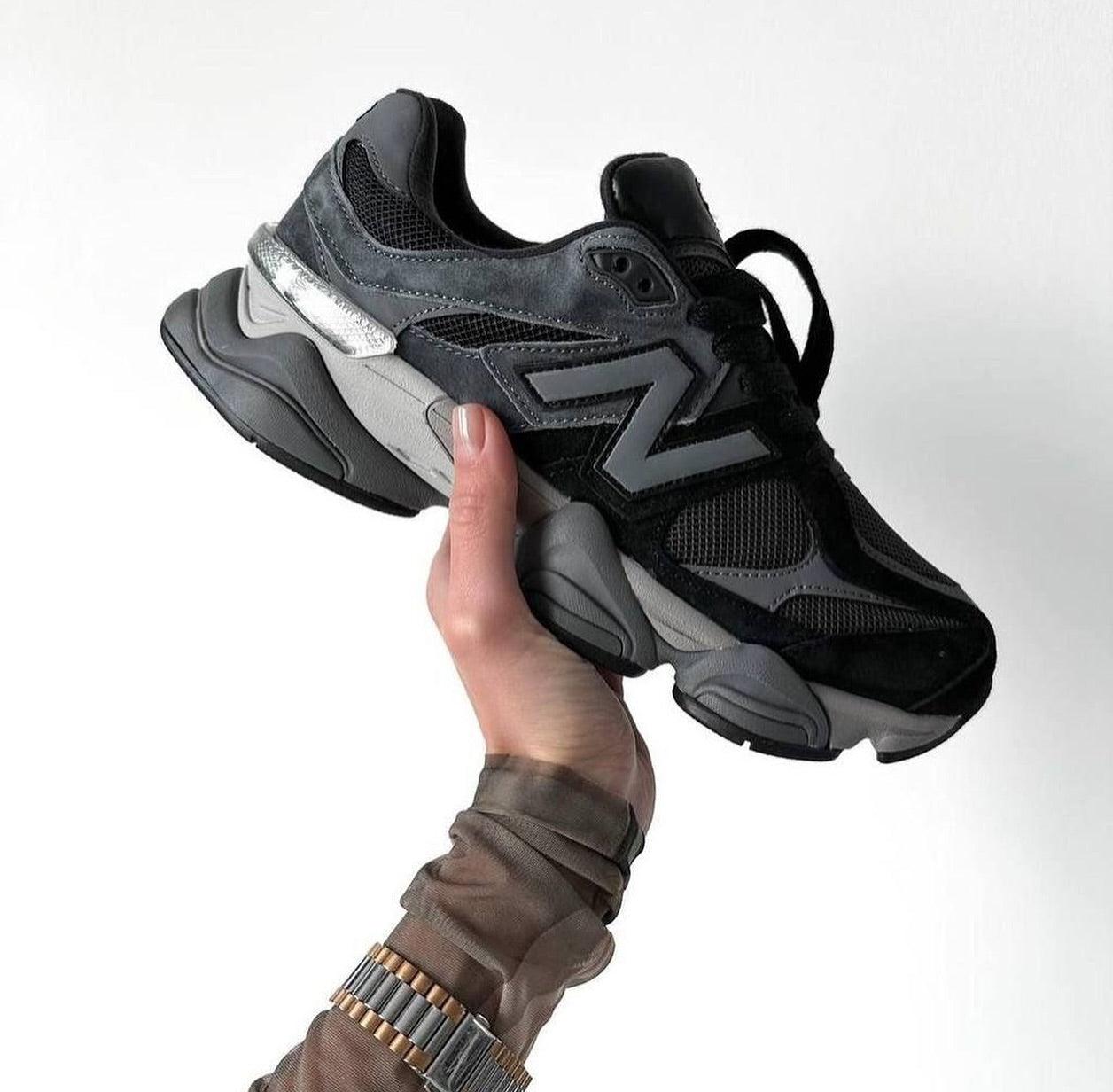 New Balance 9060 Black Red