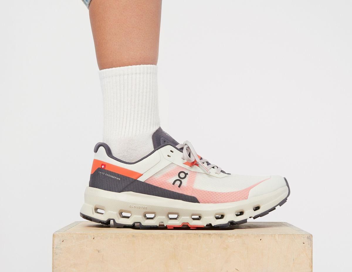 On Running Cloudvista 2 'Light Grey/Multicolour'