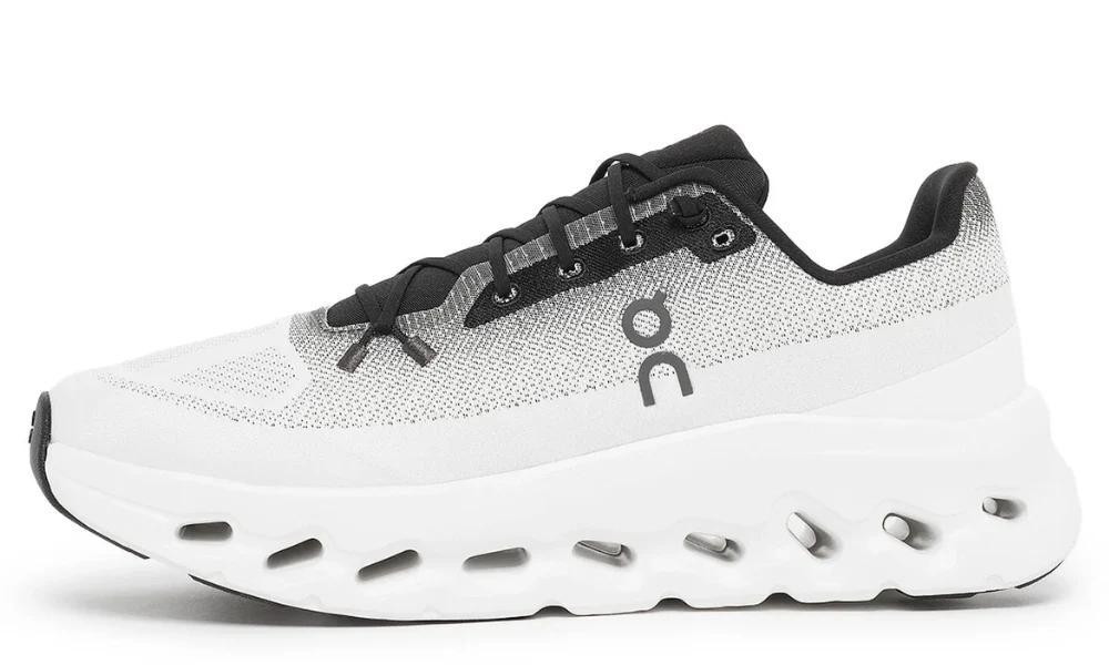 On Cloudtilt "Black/Ivory"