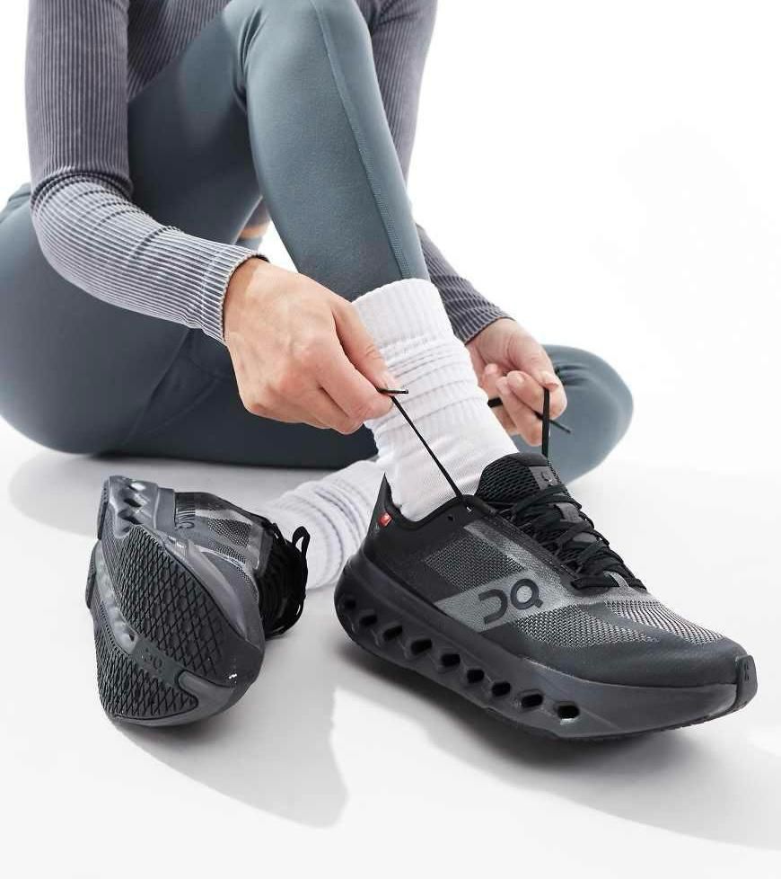 On Cloudsurfer Next "Black"