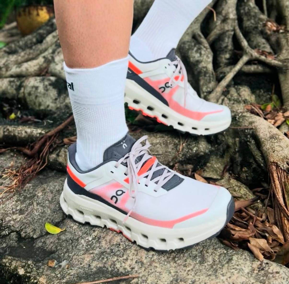 On Running Cloudvista 2 'Light Grey/Multicolour'