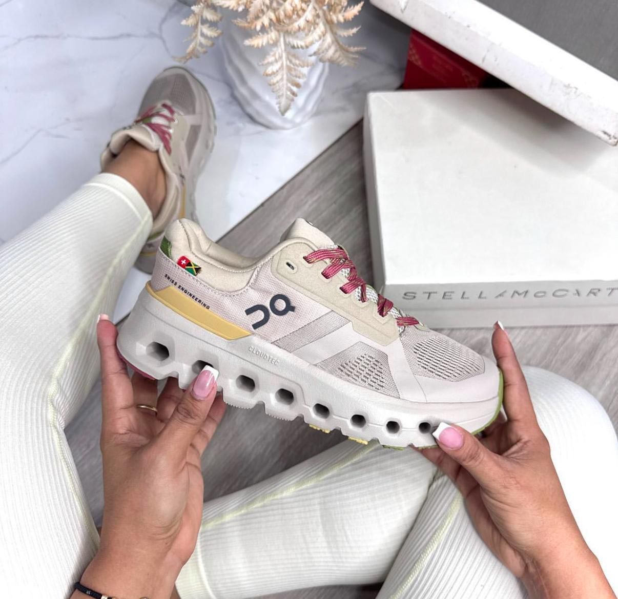 On Running Cloudrunner 2 WalkGood LA Sand Flax